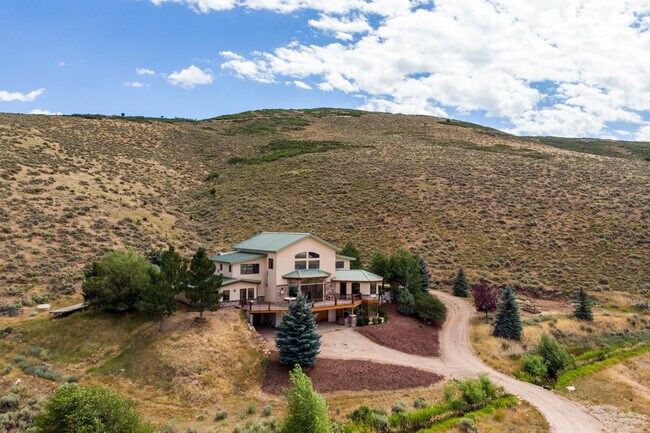 Building Photo - 595 S Foothill Dr