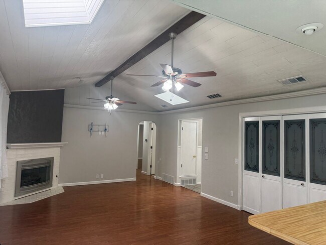 Building Photo - Lovely Crowley Home For Lease