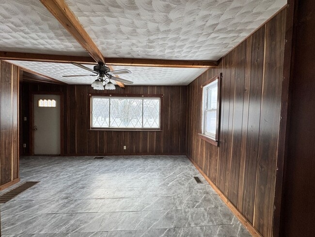 Building Photo - Farm house in Mapleton Schools!