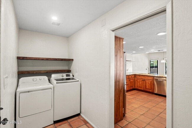 Building Photo - 6006 E Wildcat Dr