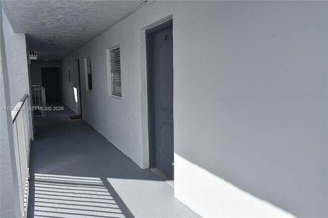 Building Photo - 9450 Live Oak Pl