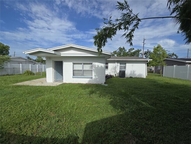 Building Photo - 5410 S Himes Ave