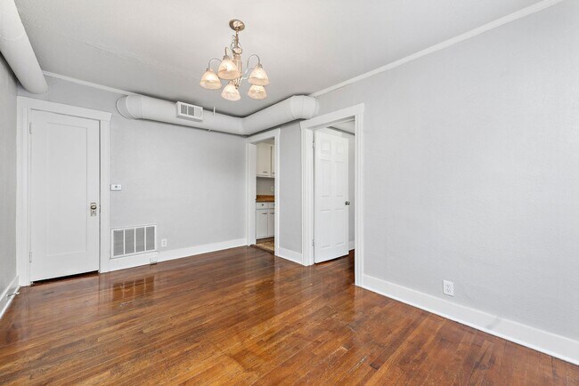 Interior Photo - 4201 KENWOOD