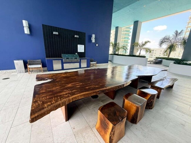 Building Photo - 1300 Brickell Bay Dr