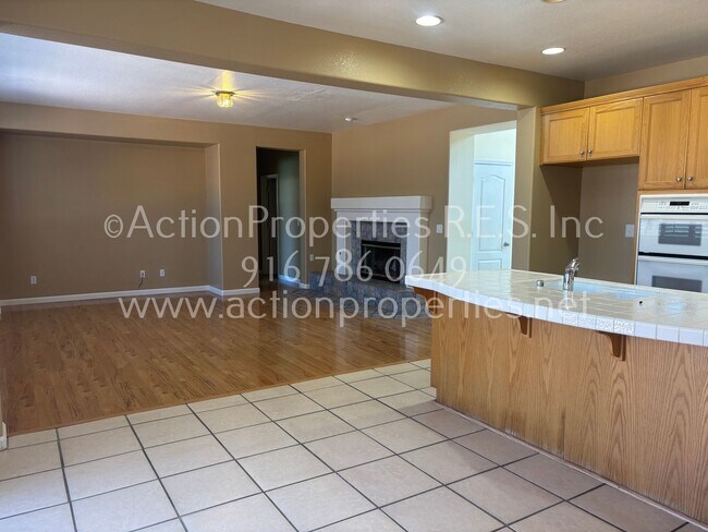 Building Photo - Beautiful West Roseville Home 5 bed 3 bath...