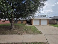 Building Photo - 3 bed 2 bath home with 2 car garage!