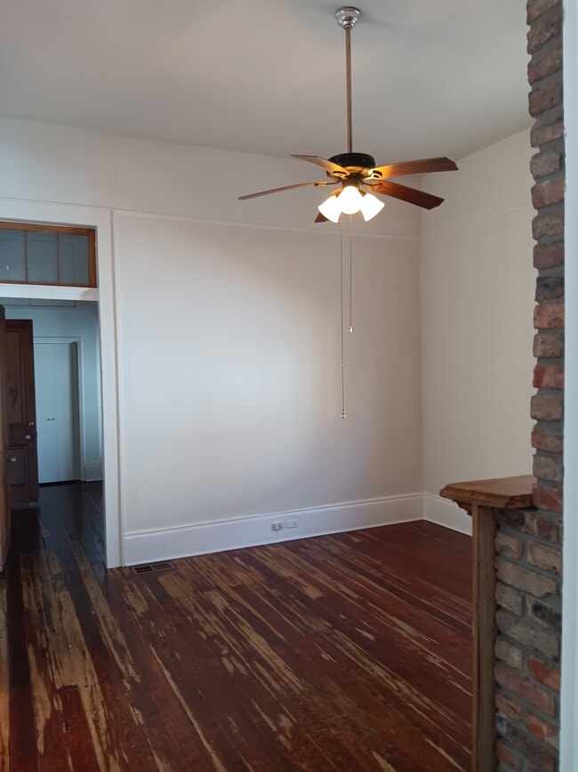 Building Photo - 220 Amelia St