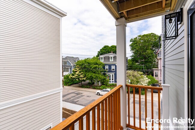 Building Photo - 285 Lamartine St