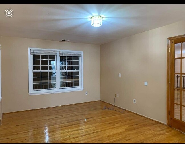 Building Photo - 376 Hampton Pl