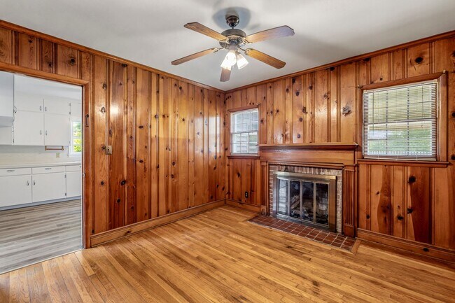Building Photo - Large Renovated Ranch Home, Two Kitchens & Two Living Areas, Hardwood Flooring, Deck, Fenced!