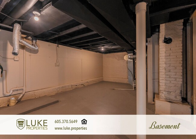 Building Photo - 828 N Indiana Ave