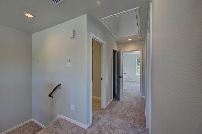 Building Photo - 11857 E Gate Dr