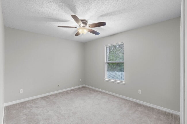 Building Photo - 312 Peggy Dr