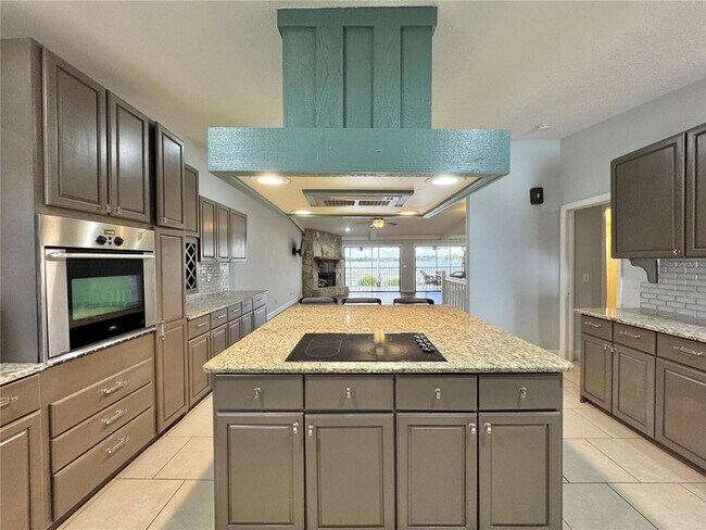 Building Photo - 2410 Hartridge Point Dr W