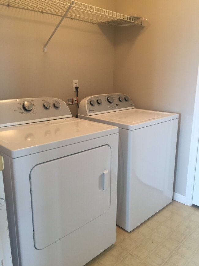 Building Photo - Countrywoods Condo 1274 S