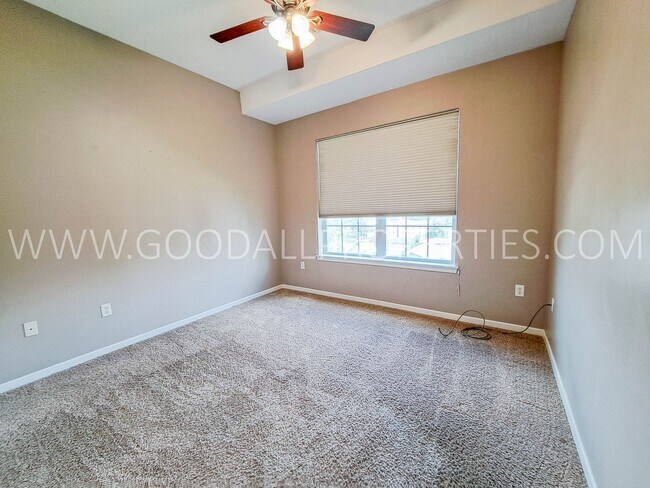 Building Photo - 2 Bedrooms 2 Bathroom Condo on Grand