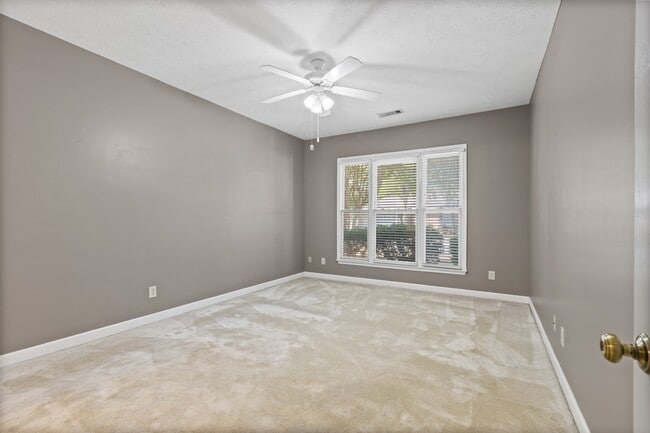 Building Photo - 1623 Wellington St