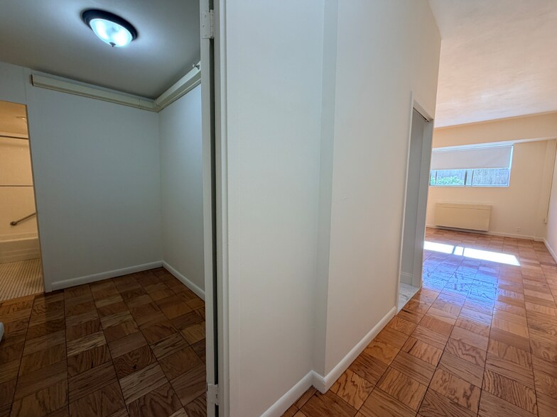 Building Photo - 16 Monmouth Ct