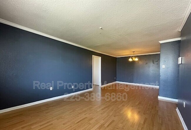 Building Photo - 3101 Highland Rd
