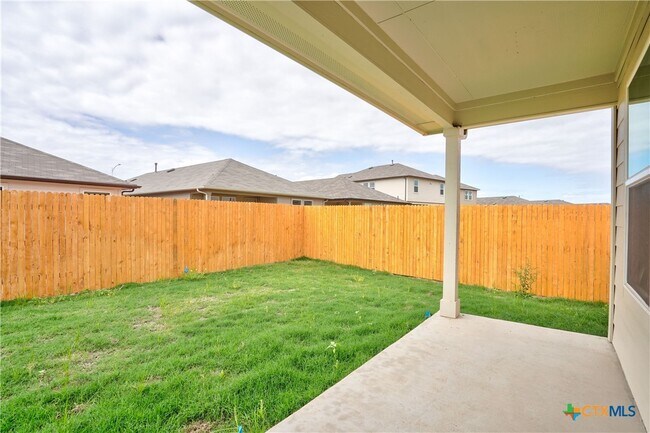 Building Photo - 121 Roanwood Dr
