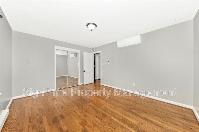 Building Photo - 11025 Rosewood Dr