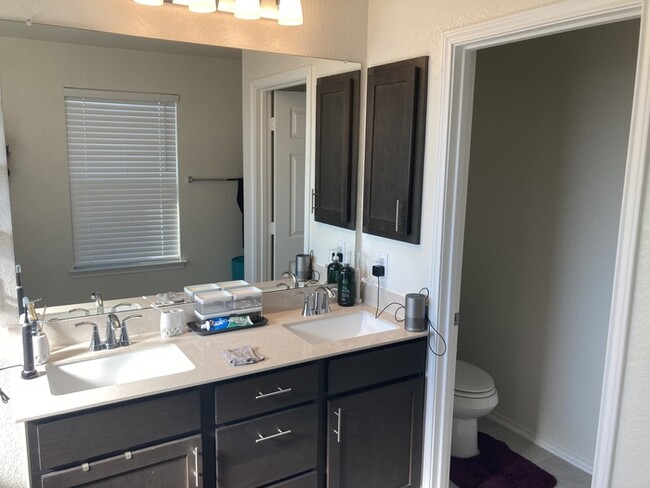 Building Photo - Charming 4 beds 2.5 baths in Pflugerville