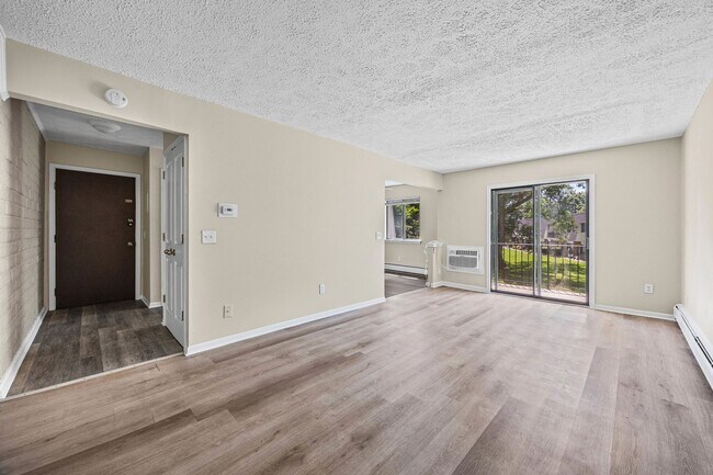 Building Photo - 6 Stenwick Dr