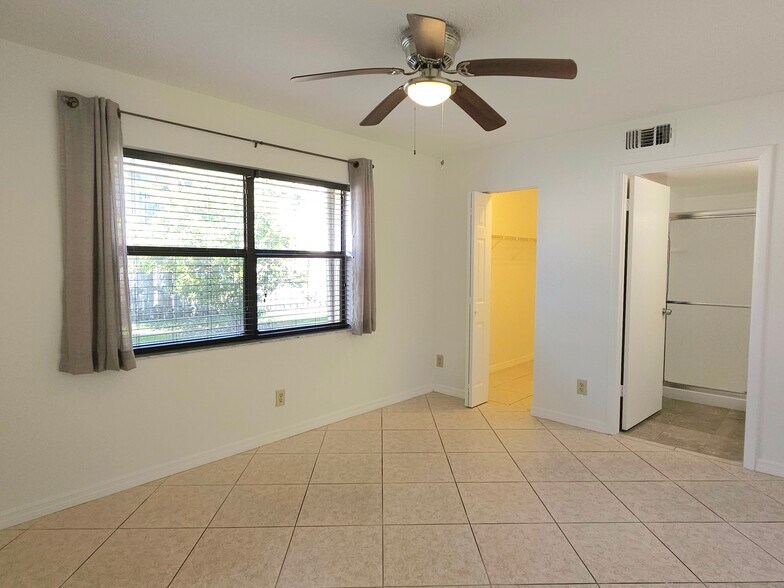 Building Photo - 10031 Winding Lake Rd