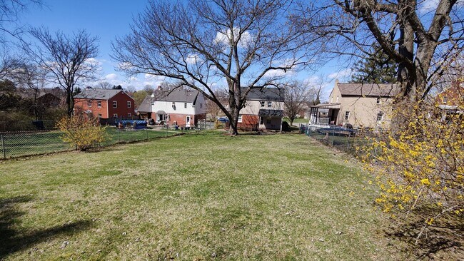 Building Photo - *Beautifully Updated & Charming 3BD/1BA Single-Family Home Available in West Mifflin*