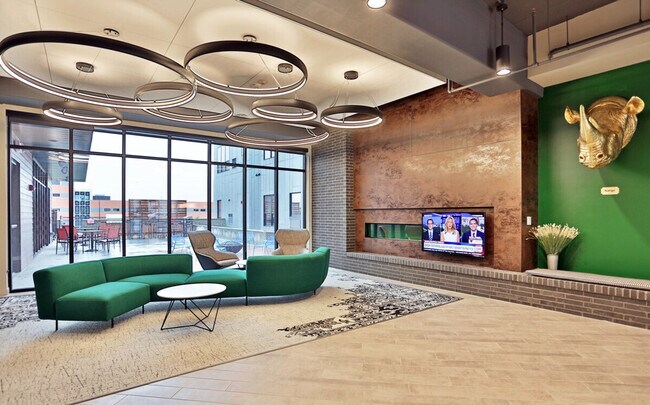 Building Photo - 1400 E Walnut St