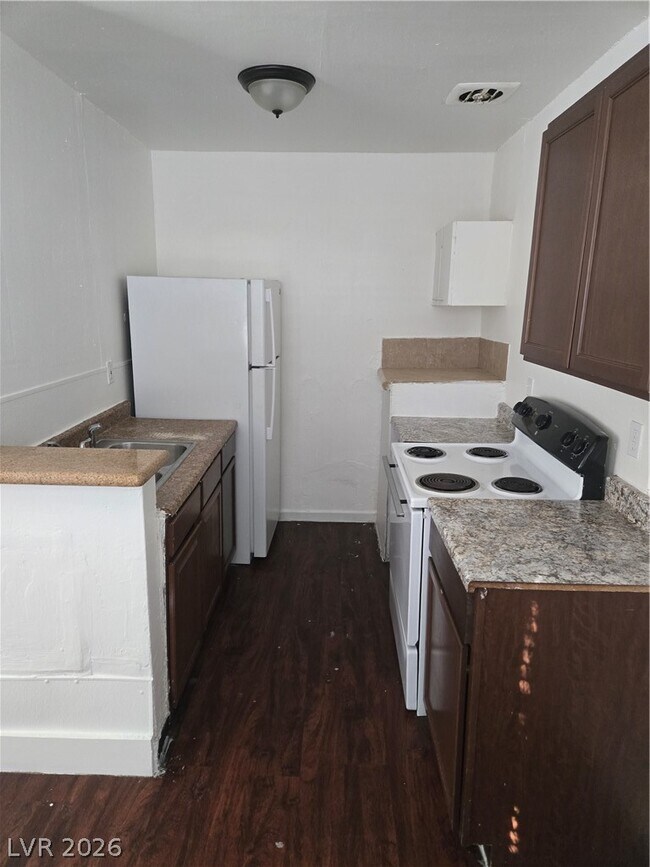 Building Photo - 708 Jackson Ave