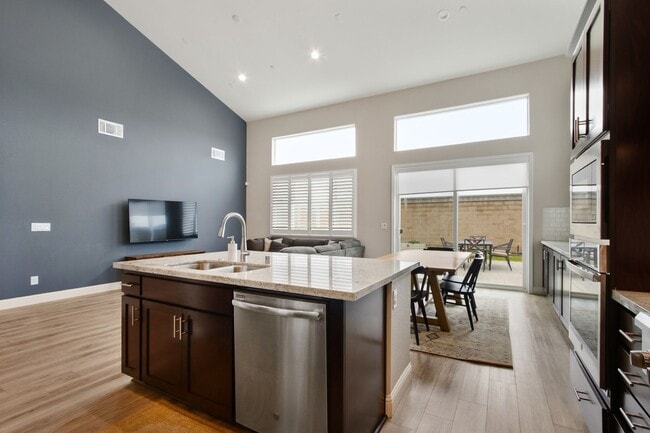 Building Photo - Springlake 3 Bedroom 3 Bathroom House