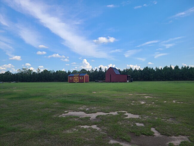 Building Photo - 195 Tennis Ranch Rd