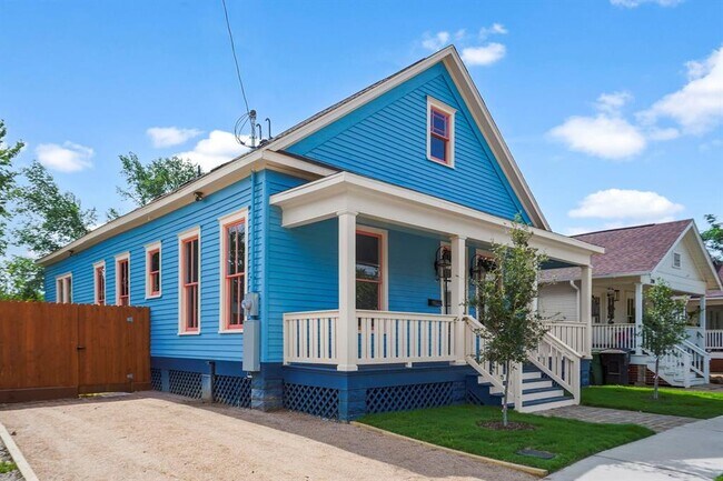 Building Photo - 2116 Hardy St