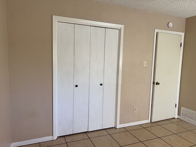 Building Photo - 1605 S FM 116