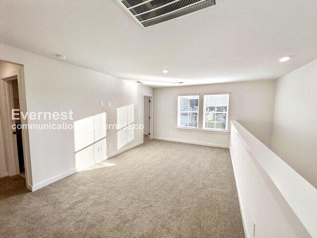 Building Photo - Application Fee WAIVED! Limited Time Special Offer - Split your security deposit payment.  5 Bed/...