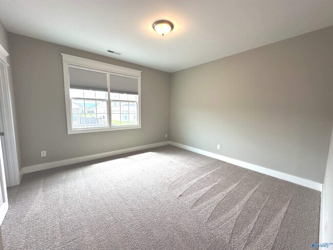 Building Photo - 8105 Goose Ridge Dr SE