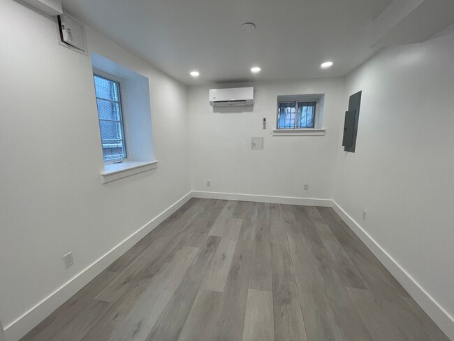 Building Photo - 3025 11th St NW