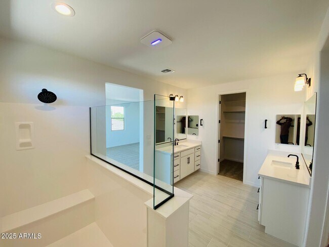 Building Photo - 9025 W Denton Ln