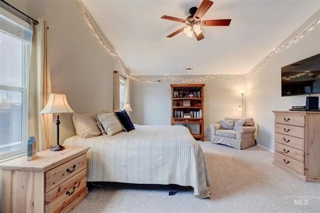 Building Photo - 5 Bedroom Home in South Boise _ Community ...
