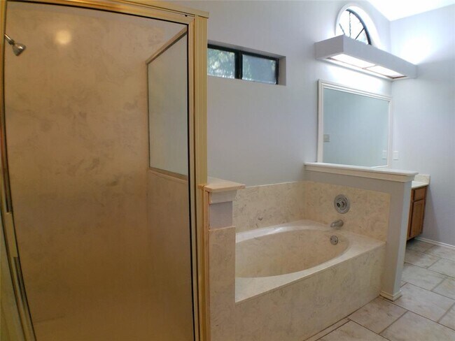Building Photo - 8310 Los Ranchos Dr