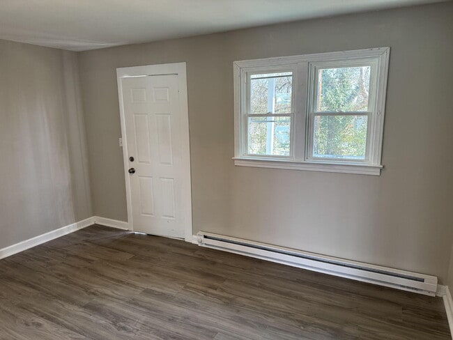 Building Photo - Cozy 1 Bedroom Apartment in the Heart of W. GVL. Steps from Unity Park and Pendleton St.