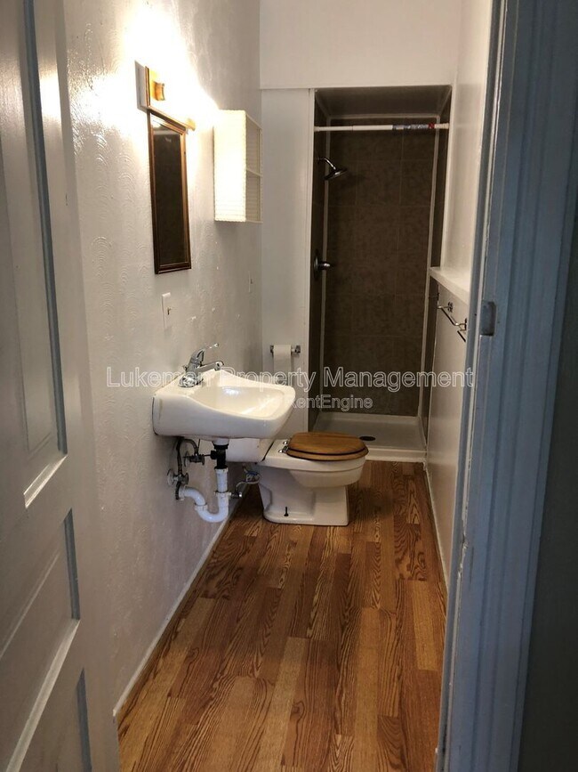 Building Photo - 1020 W Kalamazoo Ave