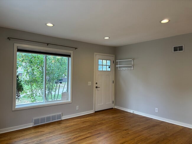 Building Photo - 157 Judd St