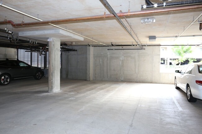 Building Photo - Ka Malanai at Kailua Phase II - 2 bedroom,  2 bath with 2 covered parking - $4,000.