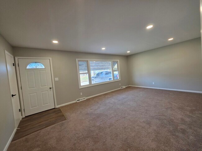 Building Photo - 407 Warner St