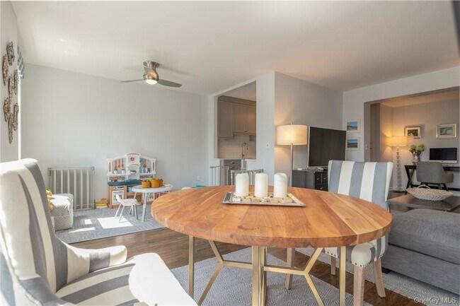 Building Photo - 21 Fairview Ave