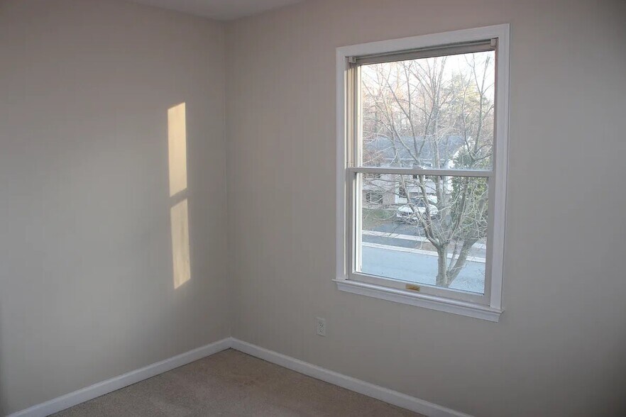 Building Photo - 7 White Birch Dr