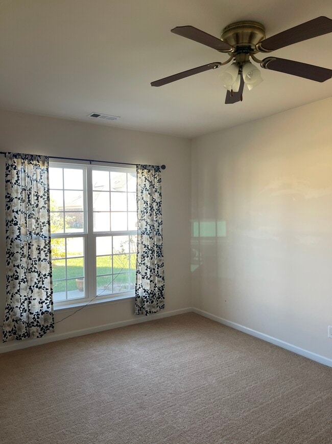 Building Photo - 5009 Stately Dr