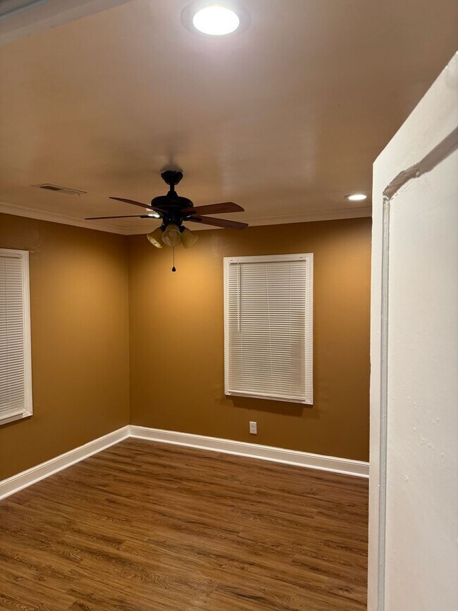 Building Photo - Duplex